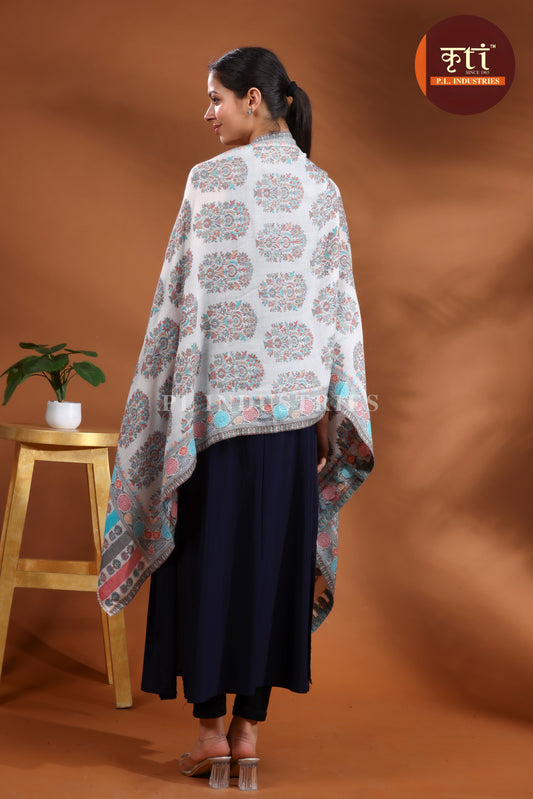 लड़कियों के लिए KRITI प्रीमियम बूटी डिज़ाइन का फाइन वूल ग्रे रंग का स्टोल