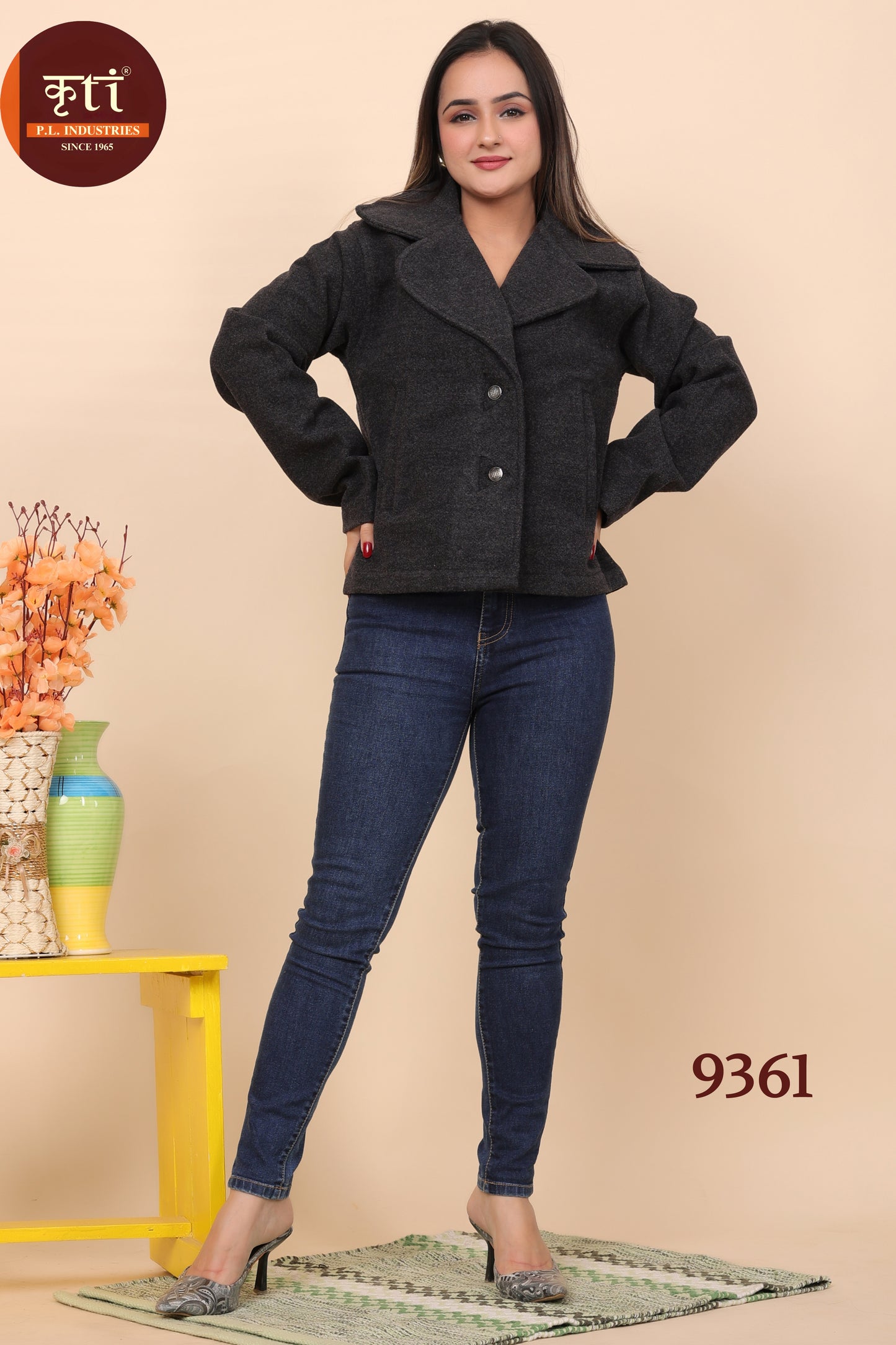 महिलाओं के लिए कृति प्रीमियम ट्वीड फ़ैब्रिक बटन वाला विंटर कोट काला रंग