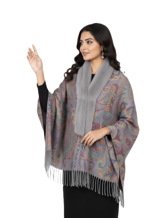 महिलाओं के लिए शानदार पैस्ले प्रिंटेड पोंचो केप, फॉक्स फर ट्रिम के साथ | गर्म बहुरंगी ऊनी मिश्रण आउटरवियर