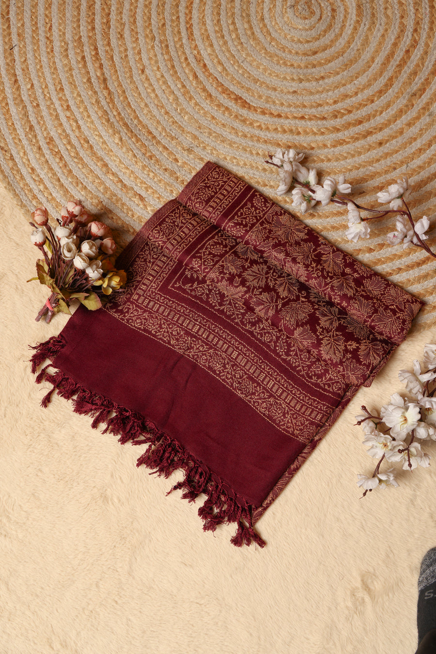 Winter woollen Chinar Patti design stole - Wine