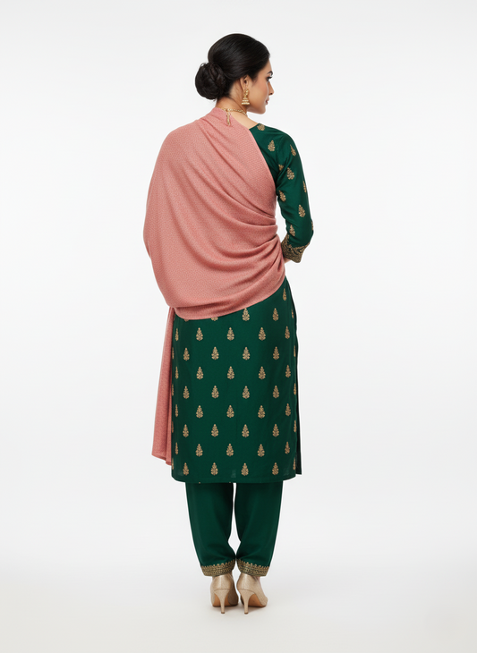 महिलाओं के लिए कृति ऊनी हल्के गुलाबी रंग का ज़री स्टोल विंटरवियर