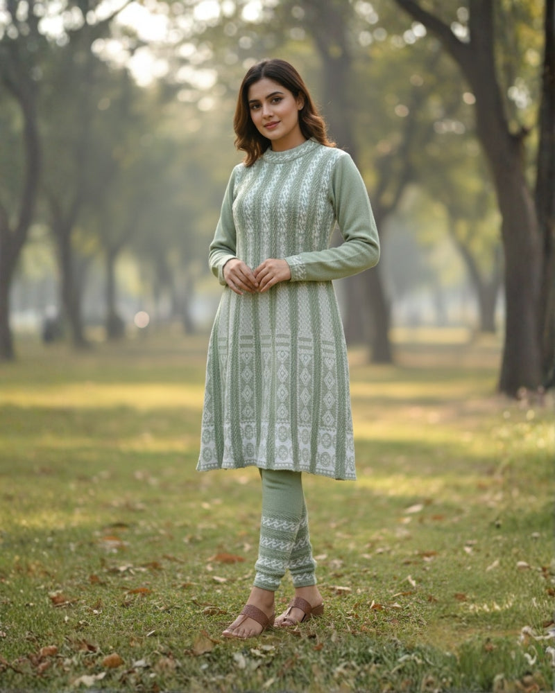 KRITI बुना हुआ ऊनी फ्रॉक कुर्ता सेट | बॉटम वियर के साथ 2-पीस विंटर कुर्ती 