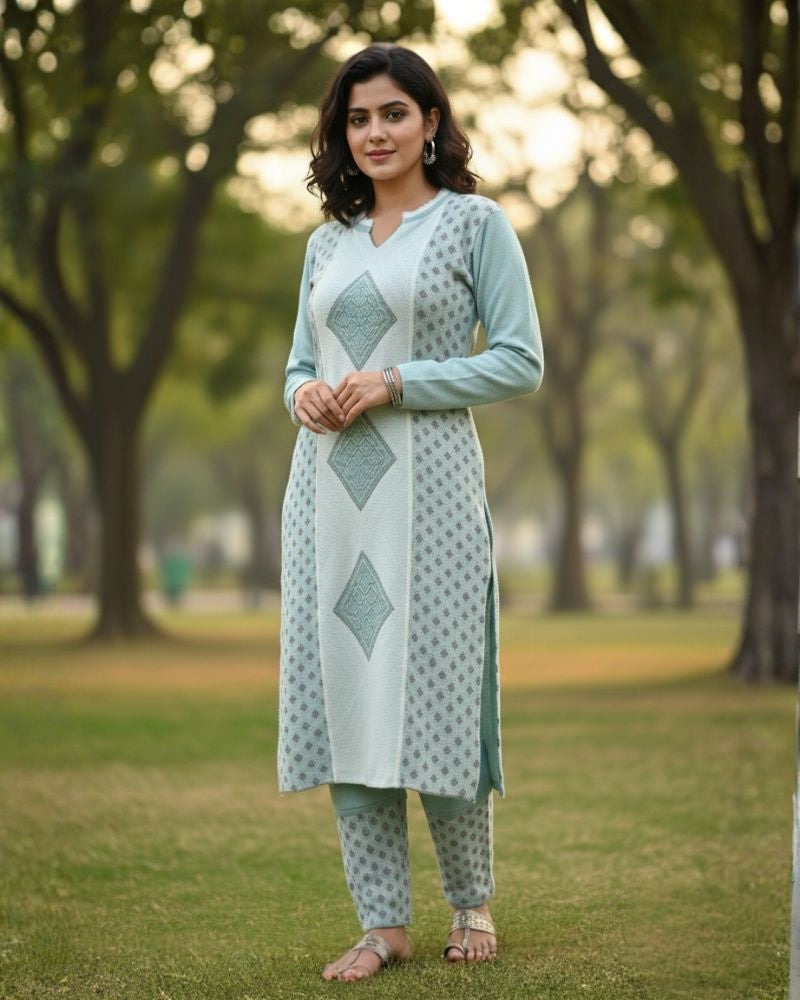 प्रीमियम 3-पीस ऊनी विंटर कुर्ती सेट | बॉटम और स्टोल के साथ बुना हुआ कुर्ता | M-XXL साइज़