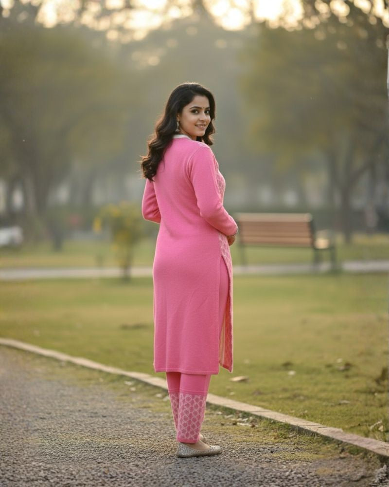 प्रीमियम 3-पीस ऊनी विंटर कुर्ती सेट | बॉटम और स्टोल के साथ बुना हुआ कुर्ता | M-XXL साइज़