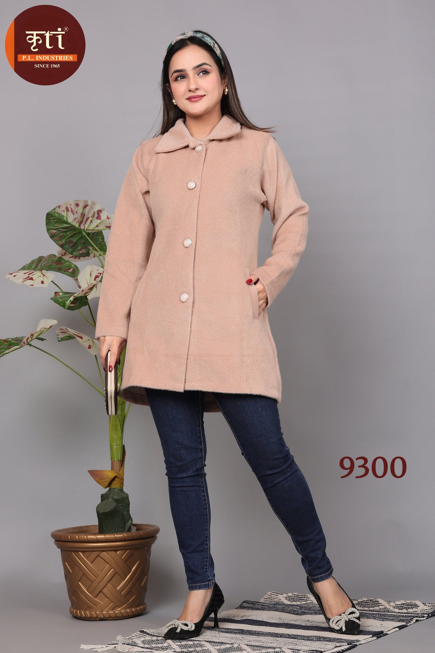 Stylish Women's Winter Coat Soft Comfortable Fabric Free Size