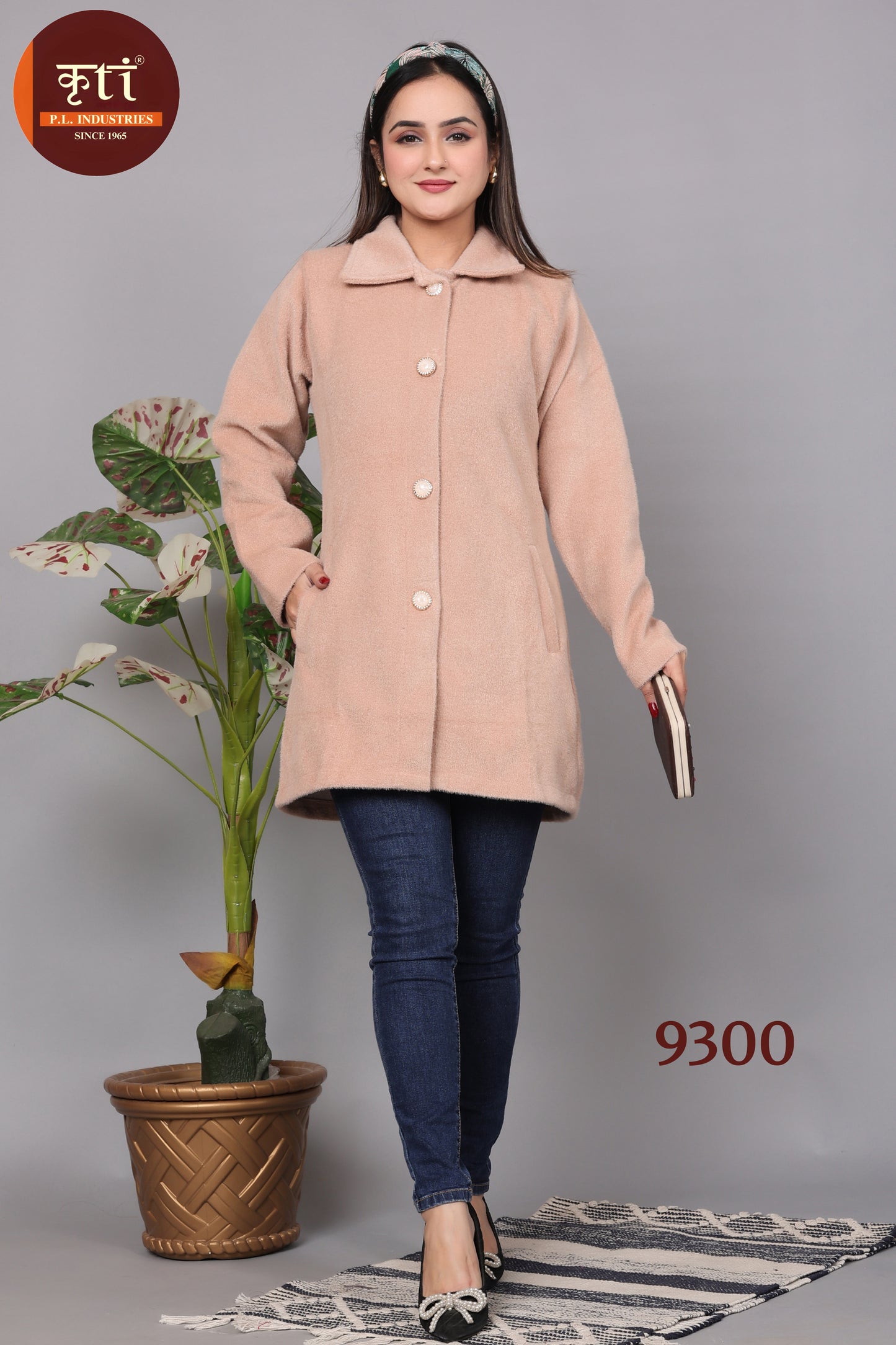 Stylish Women's Winter Coat Soft Comfortable Fabric Free Size