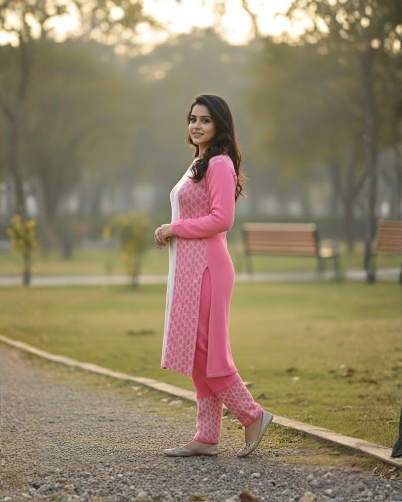 प्रीमियम 3-पीस ऊनी विंटर कुर्ती सेट | बॉटम और स्टोल के साथ बुना हुआ कुर्ता | M-XXL साइज़