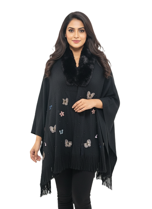 महिलाओं के लिए शानदार काला बुना हुआ पोंचो केप, कृत्रिम फर कॉलर के साथ | कढ़ाईदार तितली और मनके वाला विंटर रैप