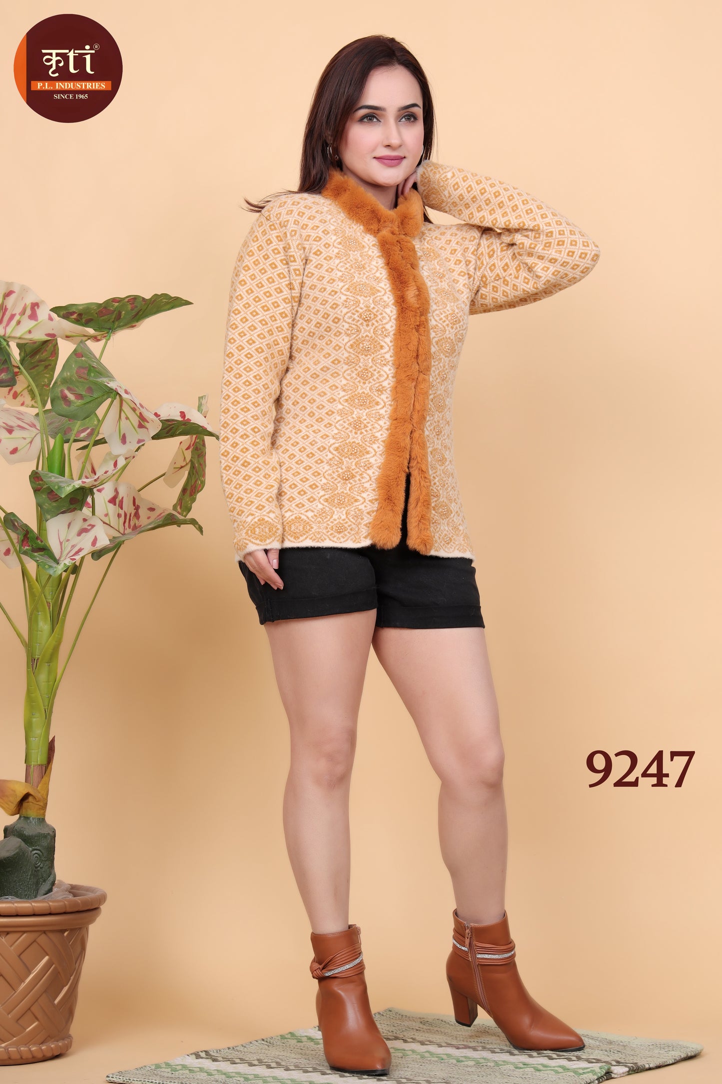 Warm Winter Chic: Women's Fine Hair Wool Cardigan with Faux Fur Neck