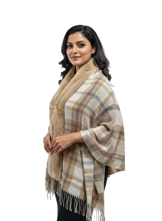 महिलाओं के लिए शानदार चेक पोंचो केप, कृत्रिम फर कॉलर के साथ | सर्दियों के लिए गर्म ऊनी मिश्रण रैप
