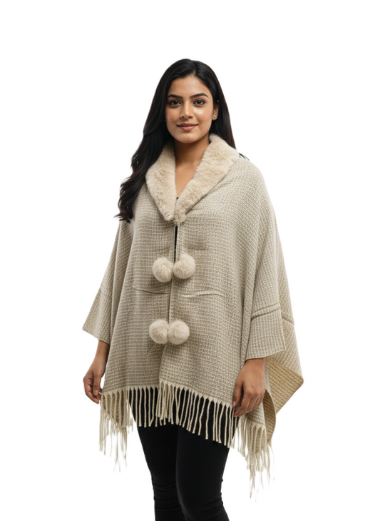 महिलाओं के लिए फॉक्स फर कॉलर पोंचो रैप - फ्रिंज के साथ ओवरसाइज़्ड ओपन फ्रंट केप