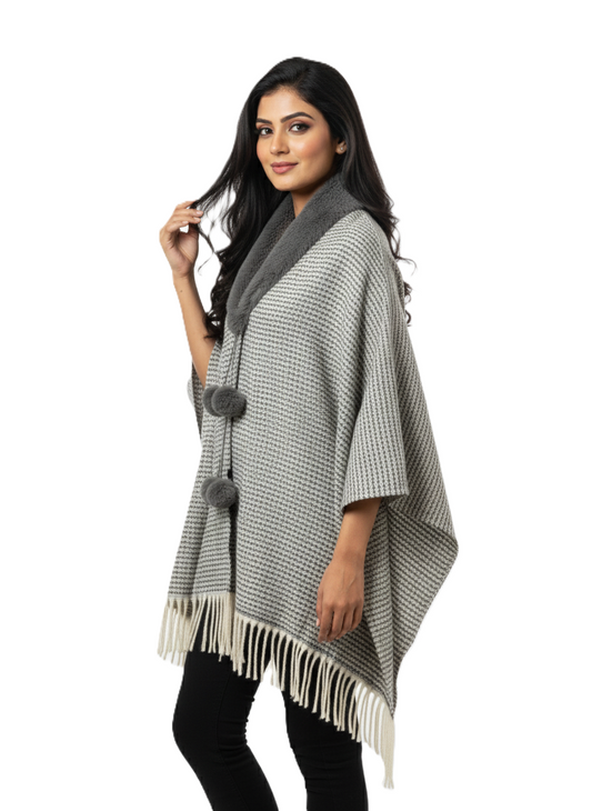 महिलाओं के लिए फॉक्स फर कॉलर पोंचो रैप - फ्रिंज के साथ ओवरसाइज़्ड ओपन फ्रंट केप