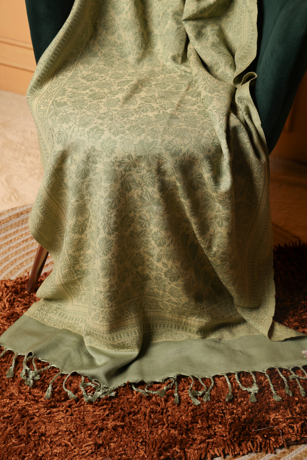 Winter woollen Chinar Patti design stole - Pista