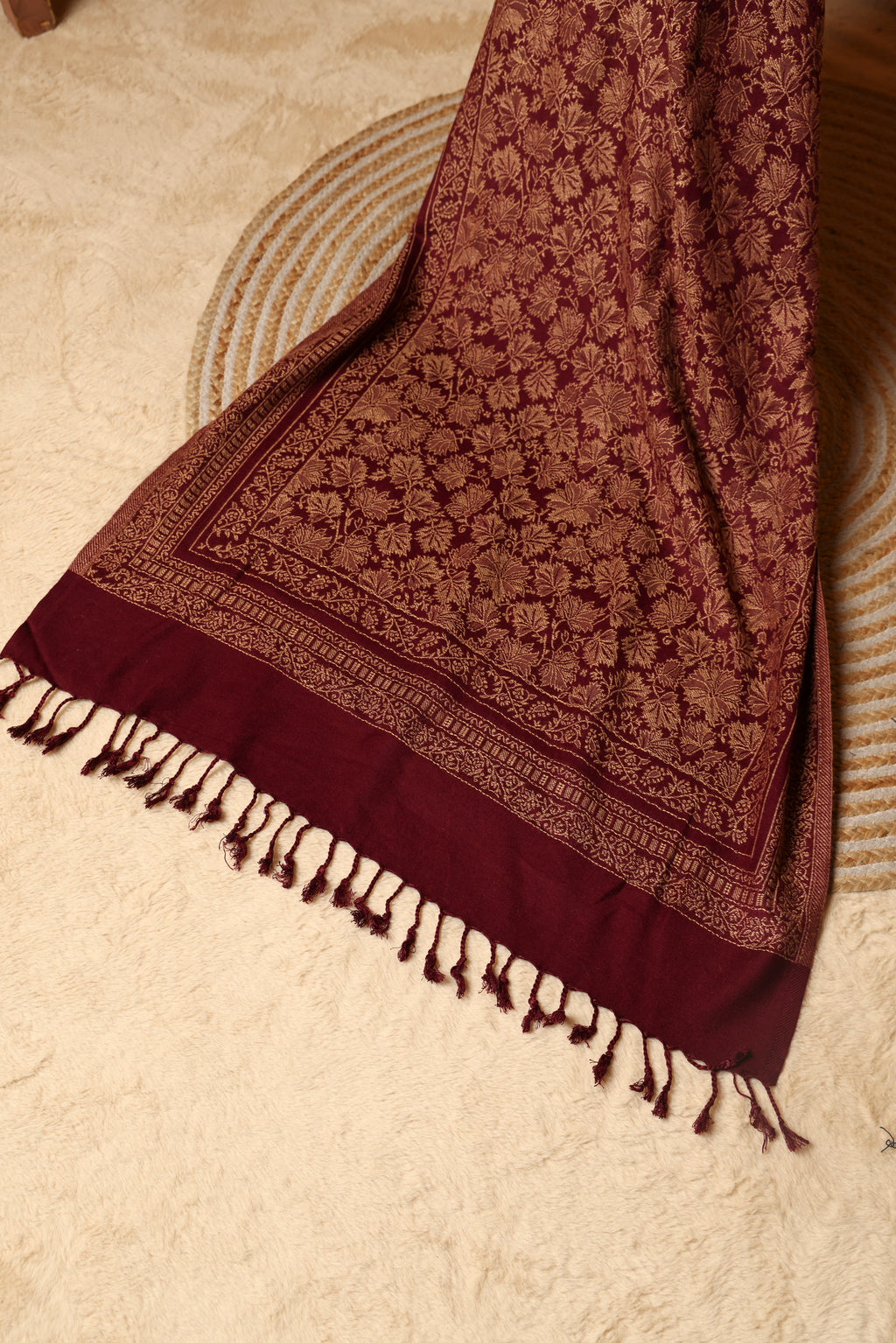 Winter woollen Chinar Patti design stole - Wine