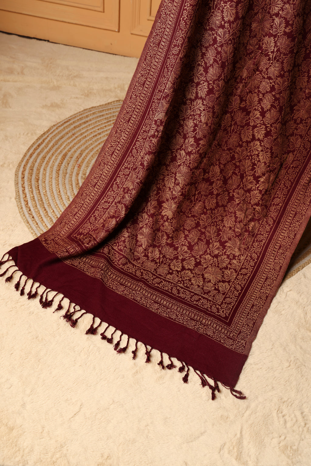 Winter woollen Chinar Patti design stole - Wine