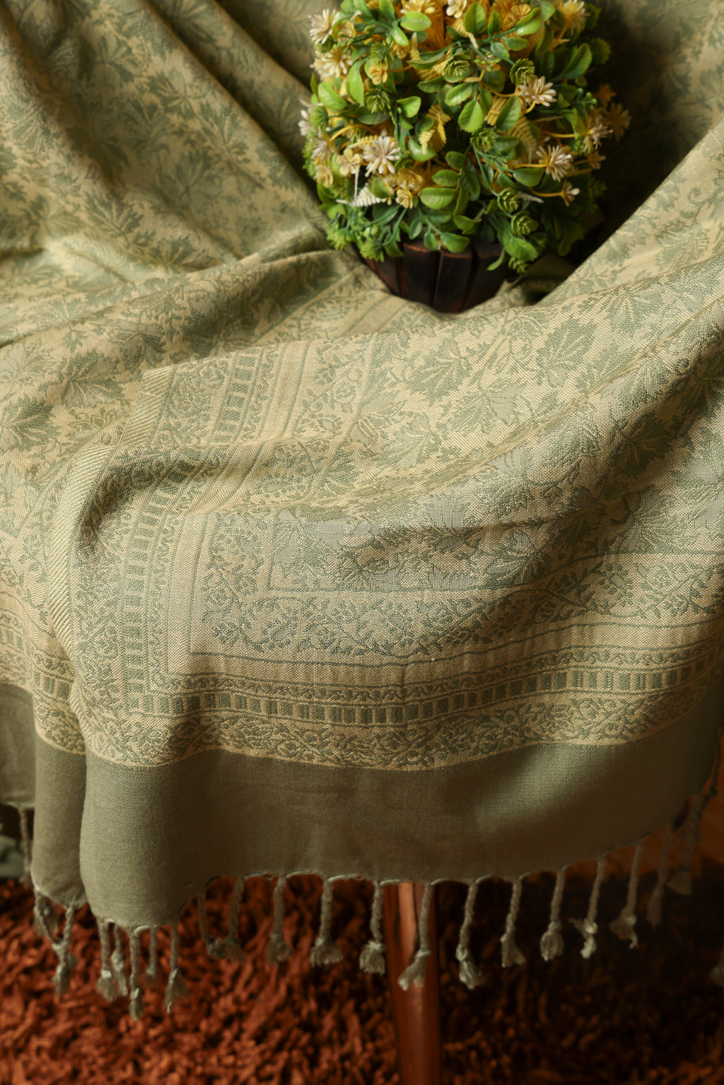 Winter woollen Chinar Patti design stole - Pista