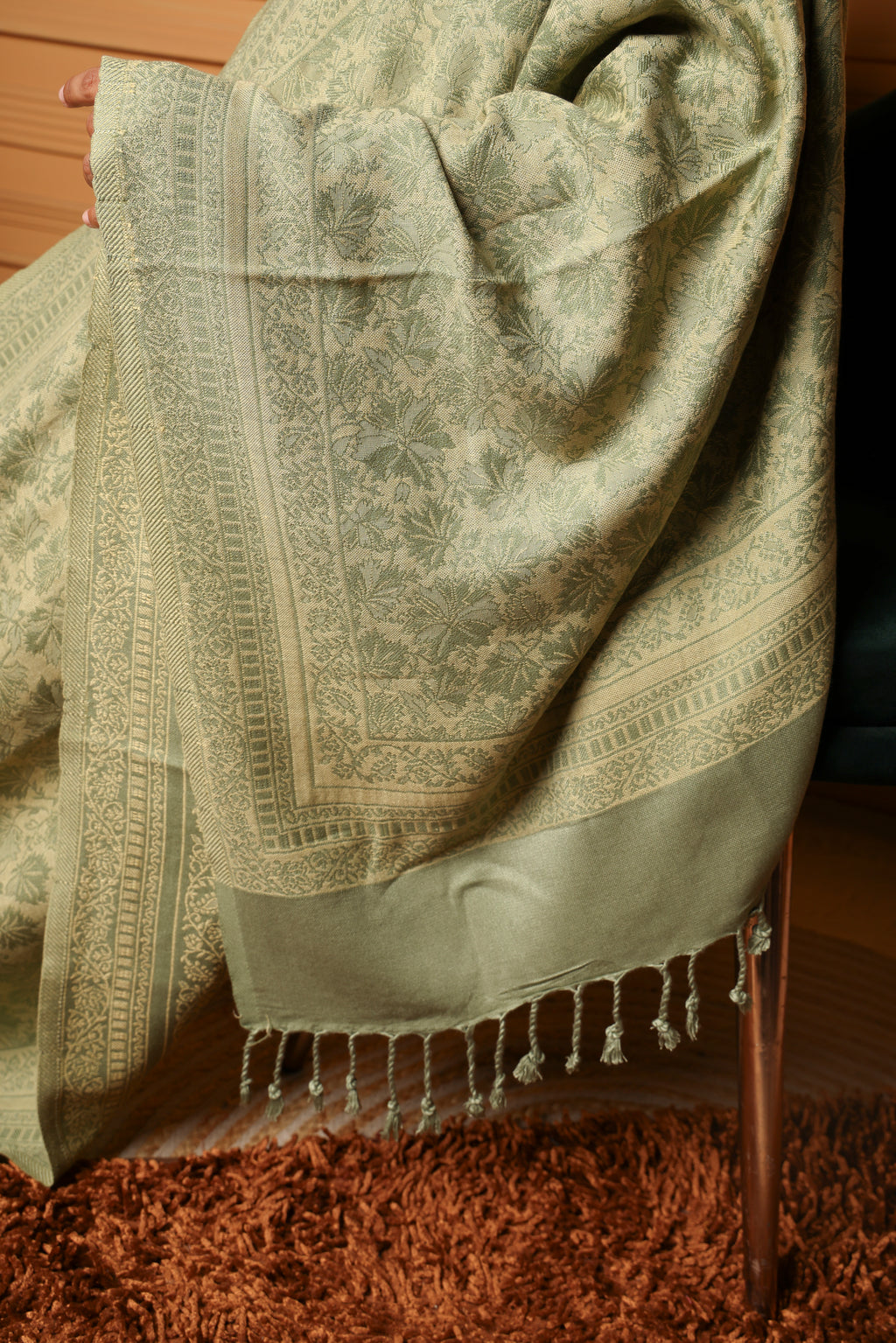 Winter woollen Chinar Patti design stole - Pista
